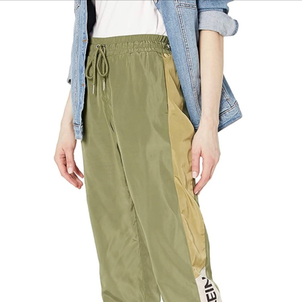 LMT: Calvin Klein Performance Women's Colorblock Smocked Waistband Jogger